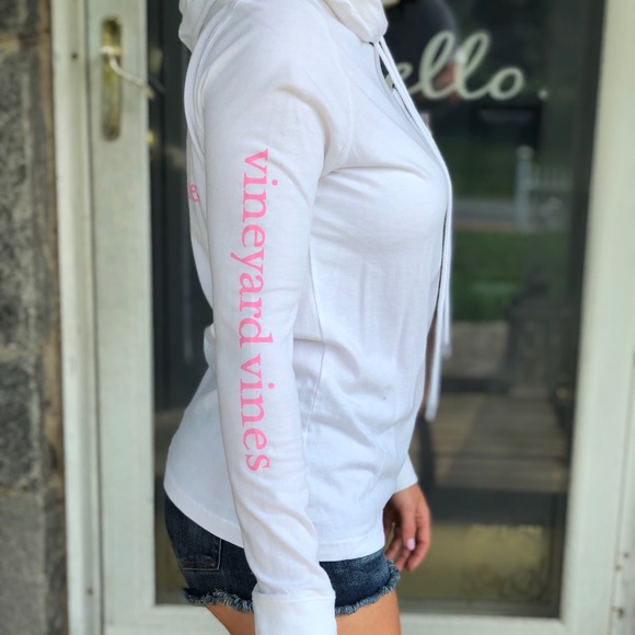 Vineyard Vines Pull over with hood - Picture 2 of 3